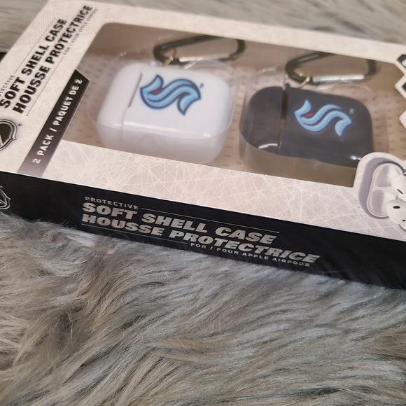 Seattle Mariners AirPod Case Cover 2 Pack New - Picture 2 of 4